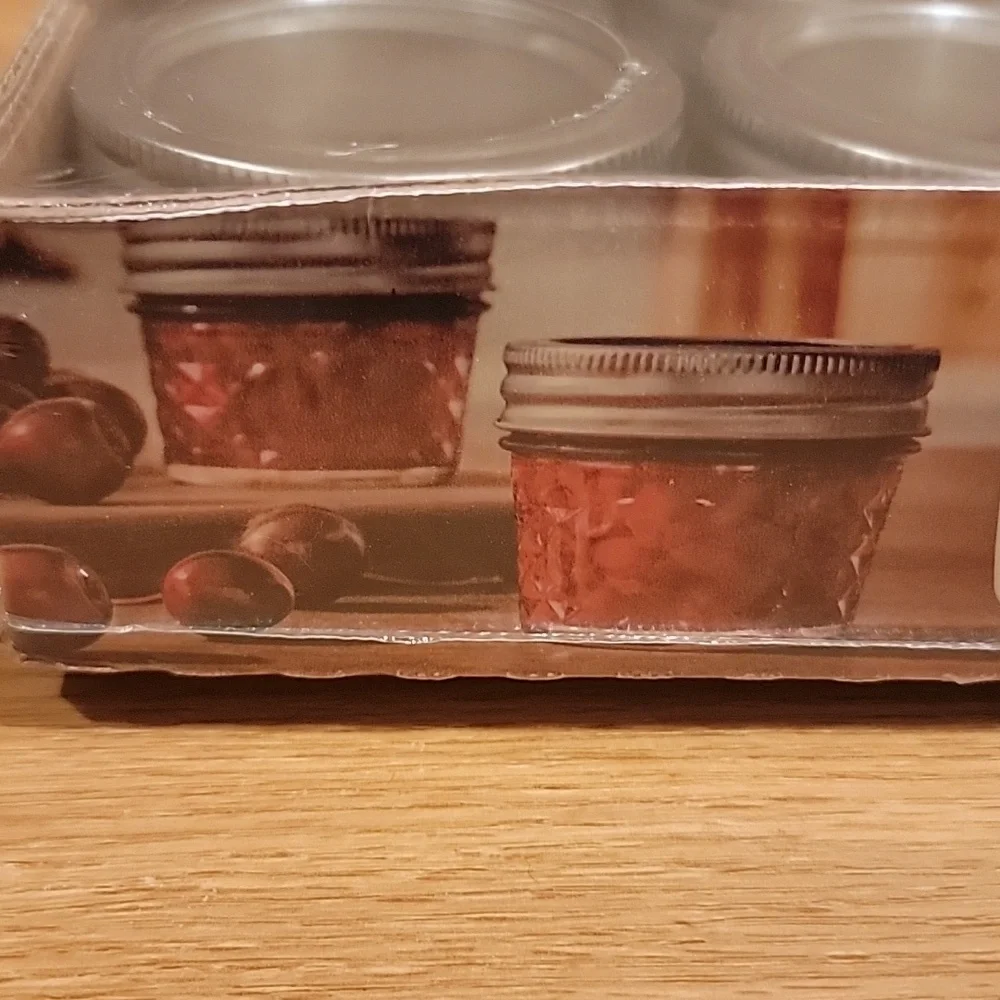 Ball Quilted Crystal Jelly Jar 12 Quarter Pints (Pack of 12) 4oz